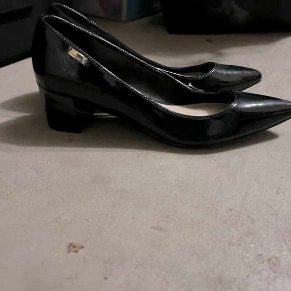 Calvin Klein black patent heels 6.5 - Picture 2 of 2